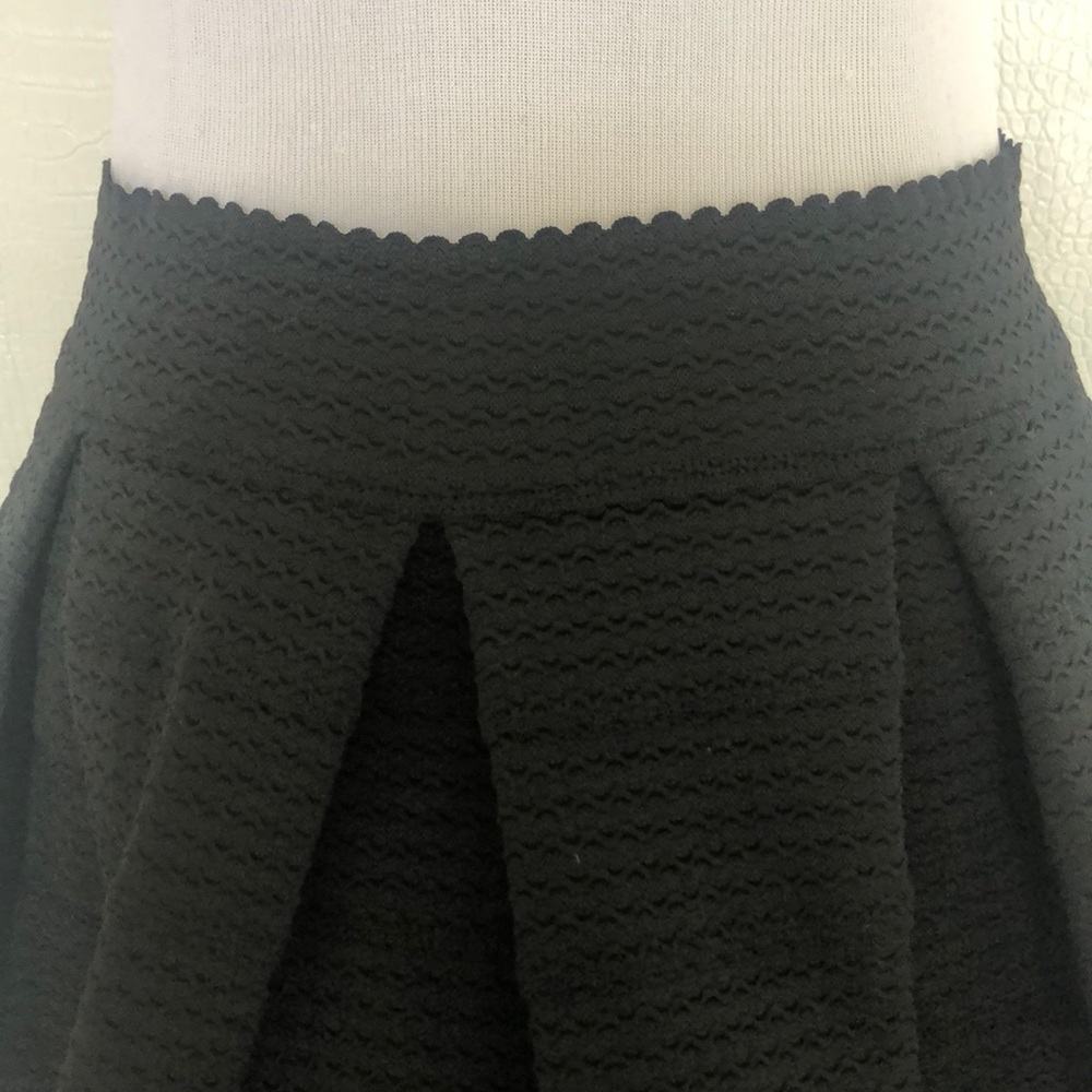 EXPRESS BLACK SKIRT. - Picture 4 of 8